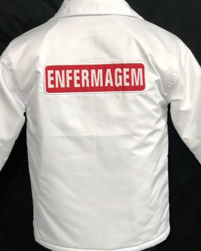 Jaleco branco personalizado para área da saúde